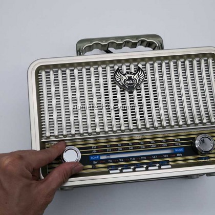 Retro Vintage Portable MP3 USB SD Card FM AM Radio Player (Gold) Retro Vintage Portable MP3 USB SD Card FM AM Radio Player (Gold)